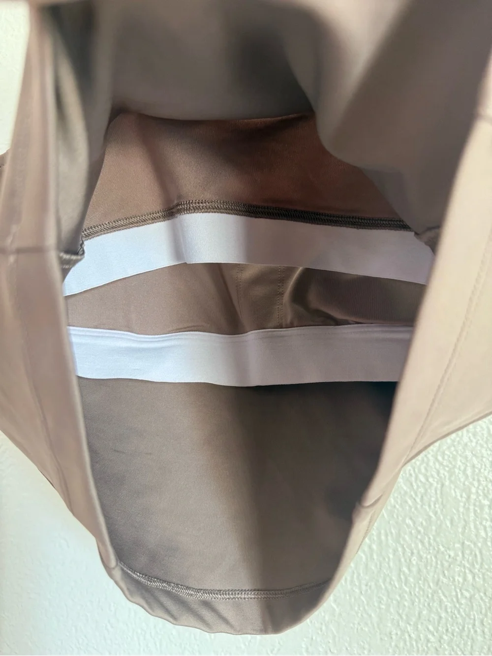 ALO Yoga Size Medium Airlift Street Goddess Bra Tank Taupe